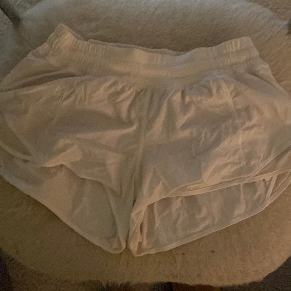 lululemon hotty hot 2.5 shorts